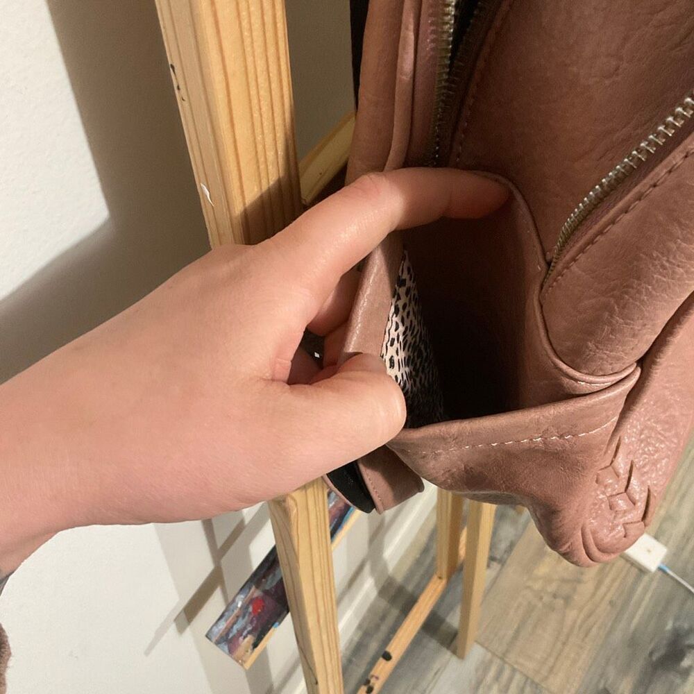 Jessie & James handbags Madison concealed carry backpack color TAUPE faux leathe - Picture 5 of 13